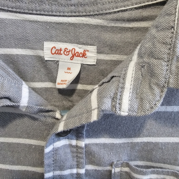 Cat & Jack grey and white long sleeved button up shirt kids medium - Picture 3 of 3